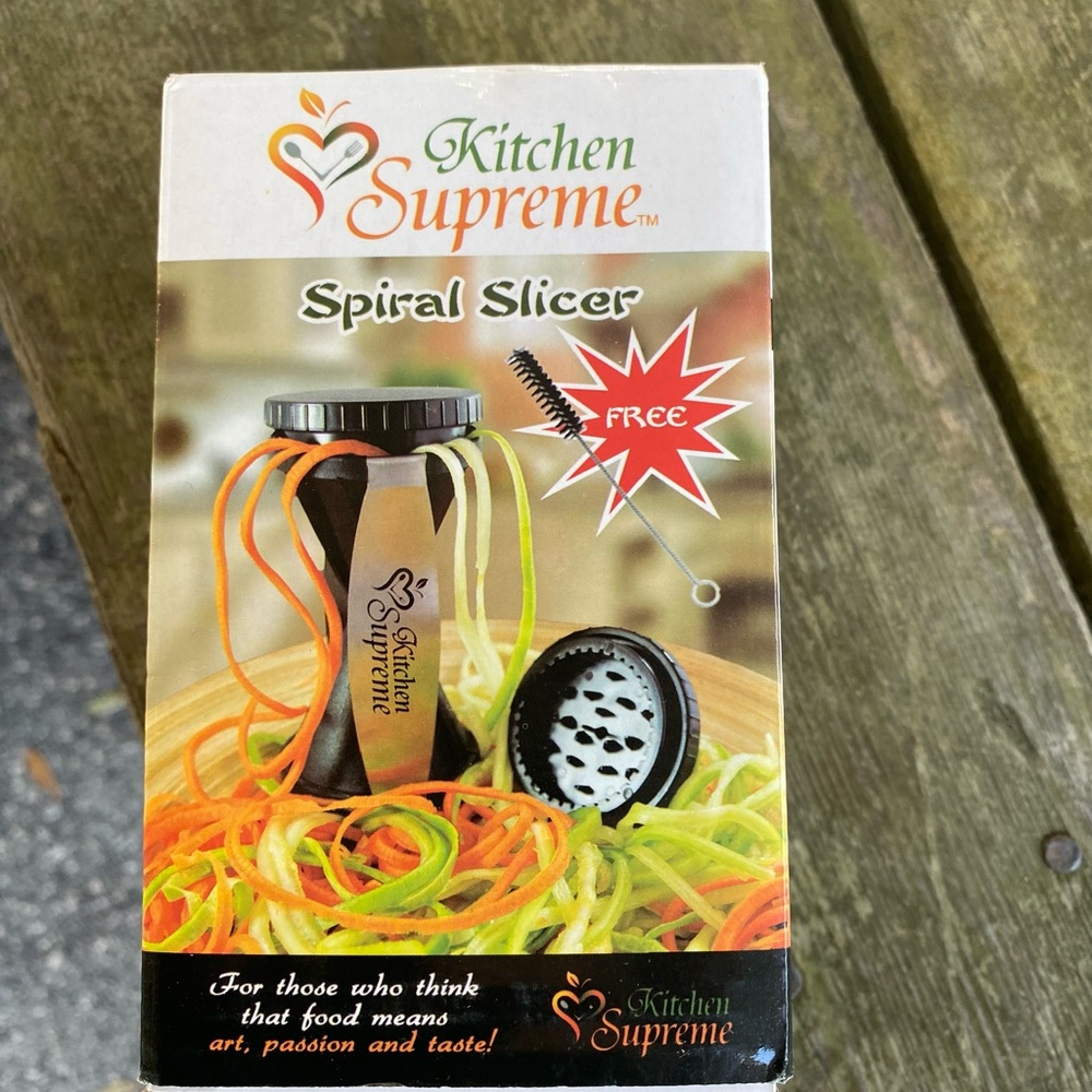 Kitchen Supreme Spiral Slicer - Black and Orange